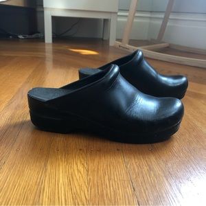 Dansko slip on clogs - Sonja style - black leather - size 39
